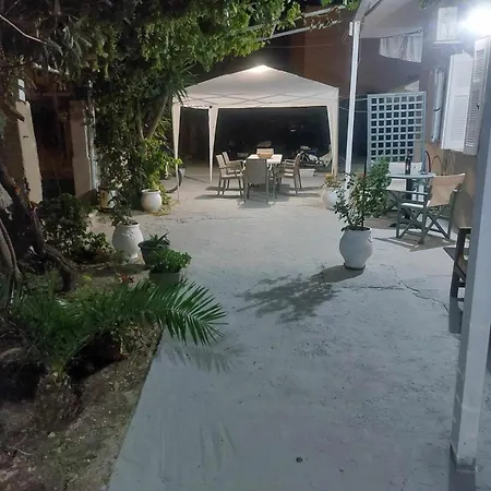 Lacasadirigas Apartman *